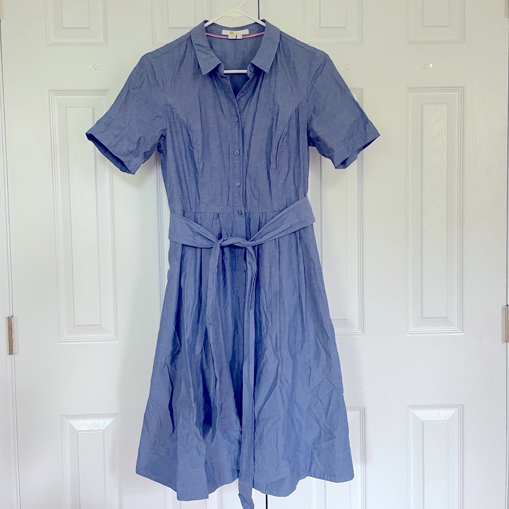 Boden chambray dress with pockets, buttons up front and belt